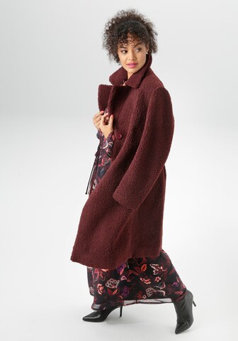 Aniston Mantel in Rot