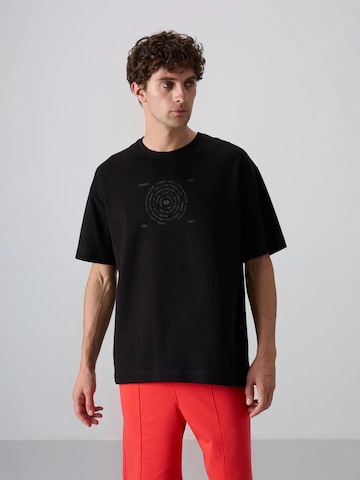 Tommy Life Särk 'T-Shirts', värv must: eest vaates