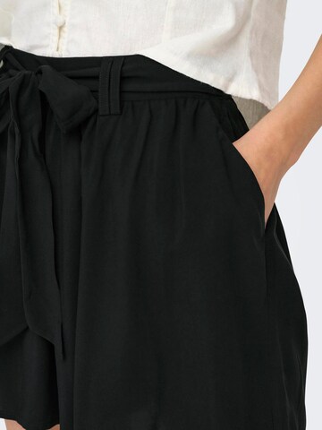 ONLY Lużny krój Spodnie w kant 'NOVA JASMIN' w kolorze czarny