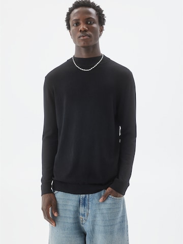 Pull&Bear Sweater in Black: front