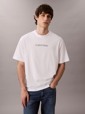 T-Shirt Calvin Klein en blanc : devant