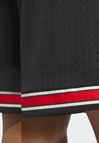 ADIDAS ORIGINALS - Loosefit Calças em preto