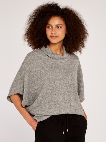 Apricot Cape in Grey: front