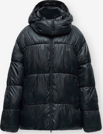 4F Outdoorjacke in Schwarz: Vorderseite
