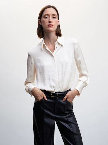 MANGO Blouse 'IDEALE' in Beige: voorkant