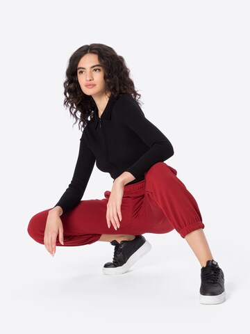 LOCAL HEROES Tapered Broek 'ROYAL SQUAD' in Rood