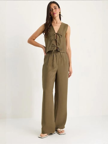 Bianco Lucci - Calças de fato em verde: frente