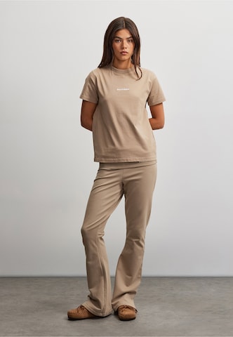 T-shirt 'Lamia' Pegador en beige