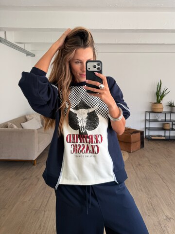 Kamila Šikl Sweatshirt in Blue