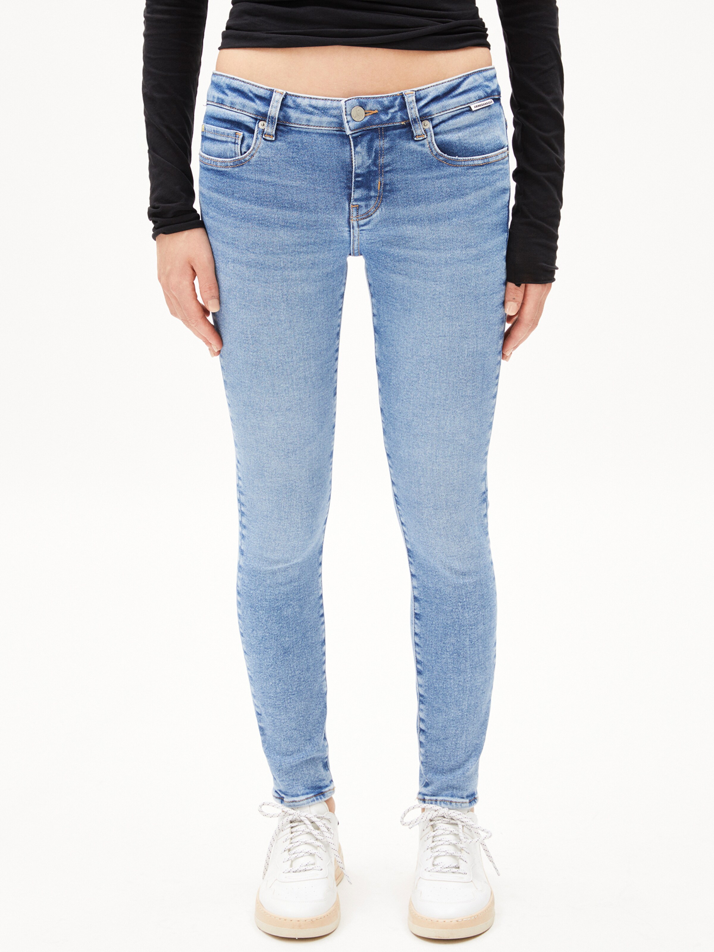 ARMEDANGELS Skinny Jeans in Blue: front