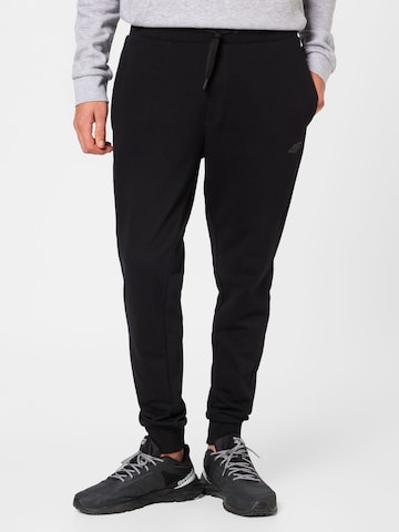 4F Tapered Workout Pants in Black: front
