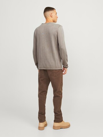 brūns JACK & JONES Standarta piegriezums Džemperis 'JJLeo'