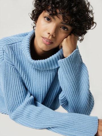 A LOT LESS Sweater 'Caro' in Blue