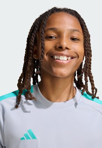 ADIDAS PERFORMANCE - Camisa funcionais 'Tiro 26 Essentials' em cinzento
