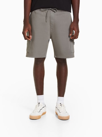 Bershka Loosefit Shorts in Grau: predná strana