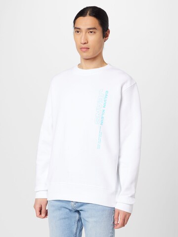 Sweat-shirt Calvin Klein Jeans en blanc : devant