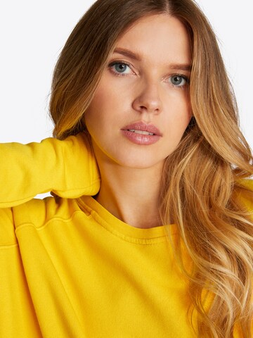 Sweat-shirt Rich & Royal en jaune