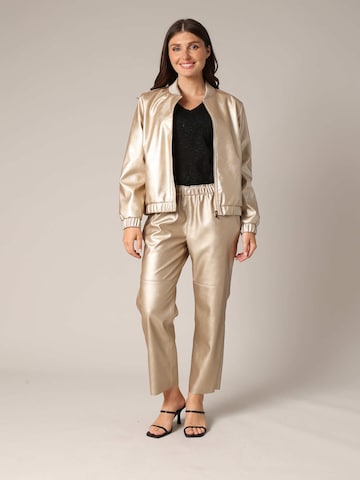 Veste mi-saison 'LUIZA' Deeluxe en or