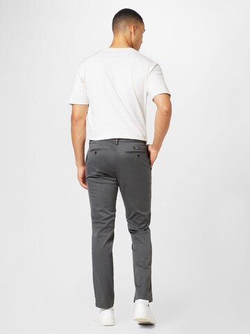 Coupe slim Pantalon chino Banana Republic en gris