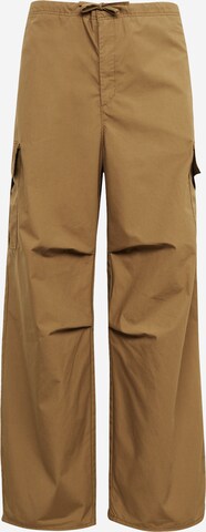 WEEKDAY Cargo trousers in Green: front