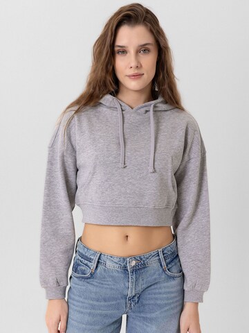 Jacey Quinn Sweatshirt 'Helga' in Grau: Vorderseite