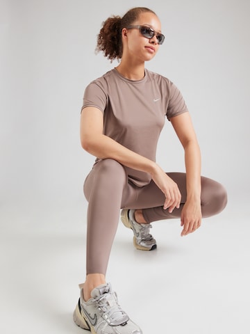 NIKE Функциональная футболка 'SWIFT' в Коричневый
