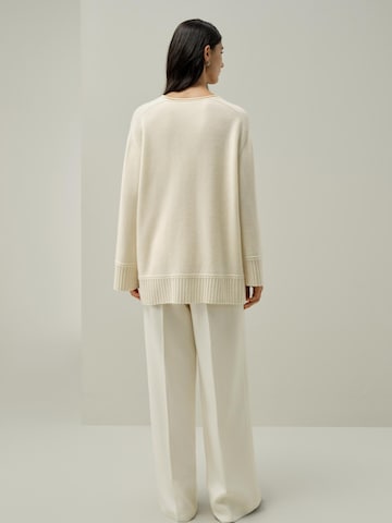 Lilysilk - Jersey 'Bootneck-Pullover aus gebürstetem Kaschmir' en blanco