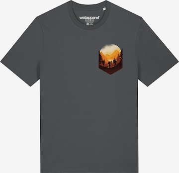 T-Shirt ' Hiking in the mountains ' Watapparel en gris : devant