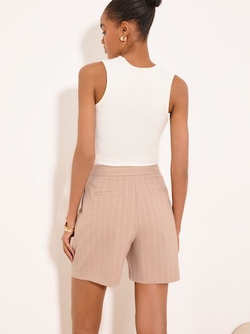 Lipsy - regular Pantalón plisado en rosa