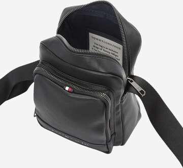 Borsa a tracolla di TOMMY HILFIGER in nero