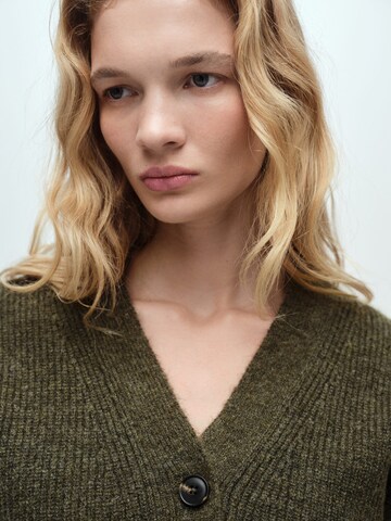 MANGO Strickjacke 'ERIZO' in Grün