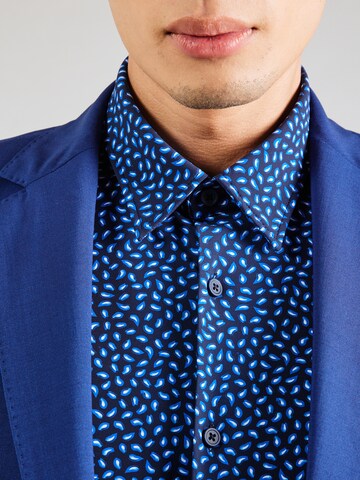 Coupe slim Chemise 'Roan' BOSS en bleu