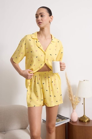 Trendyol Short Pajama Set in Yellow: front