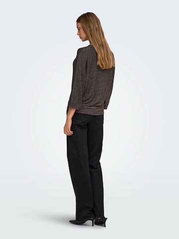 ONLY - Camiseta 'ONLCAROL' en marrón