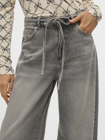 VERO MODA Wide leg Jeans 'WIEN' in Grey