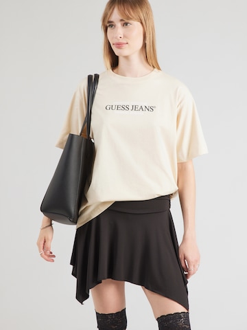 GUESS JEANS Μπλουζάκι σε καφέ: μπροστά