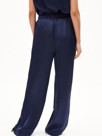 ARMEDANGELS Loosefit Stoffhose JONVAALIE NIALAA in Blau