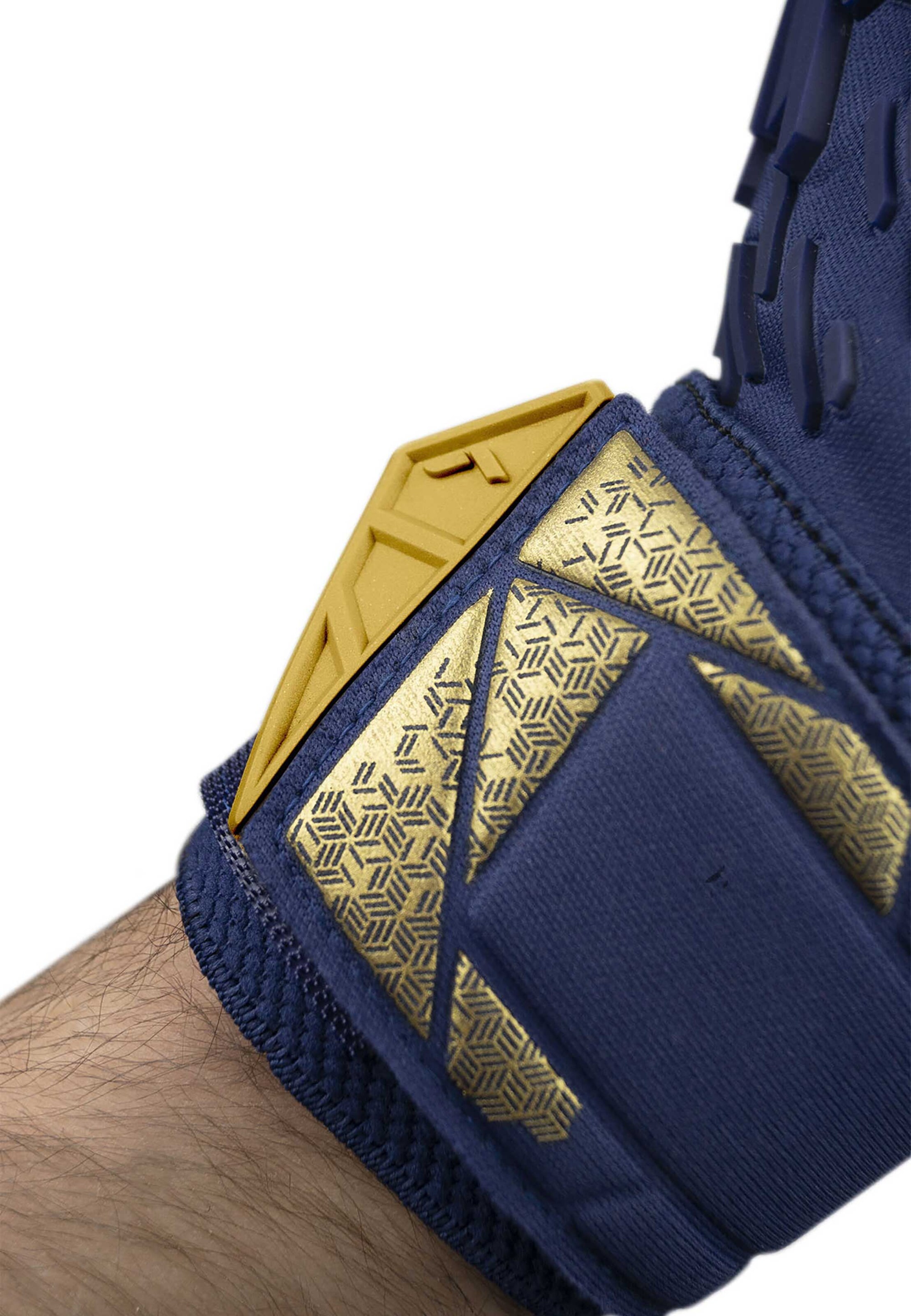 REUSCH Sports gloves 'Attrakt Freegel Fusion Goaliator' in Blue