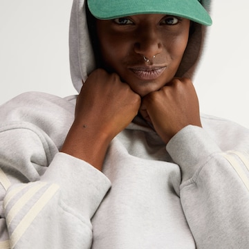 ADIDAS ORIGINALSSweater majica 'AdiSignature' - siva boja