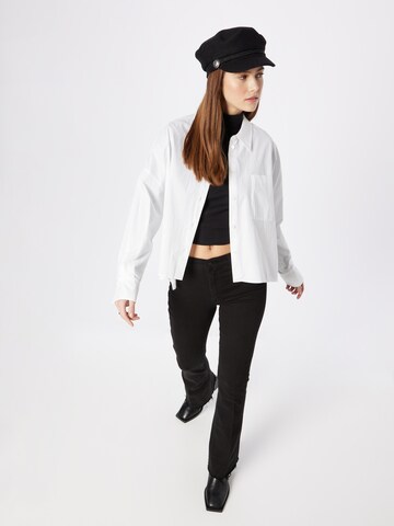 Flared Jeans 'THE WEEKENDER FRAY' di MOTHER in nero