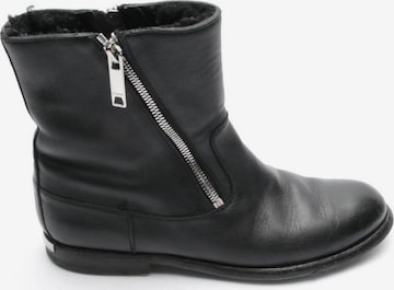 BURBERRY Dress Boots in 37 in Black: front
