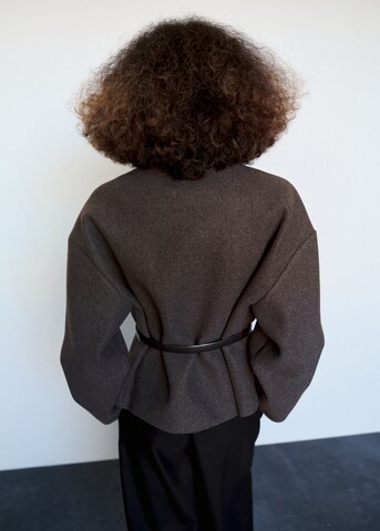 Veste mi-saison 'SIRA' MANGO en marron