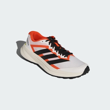 Chaussure de course 'Agravic Lite' ADIDAS TERREX en blanc
