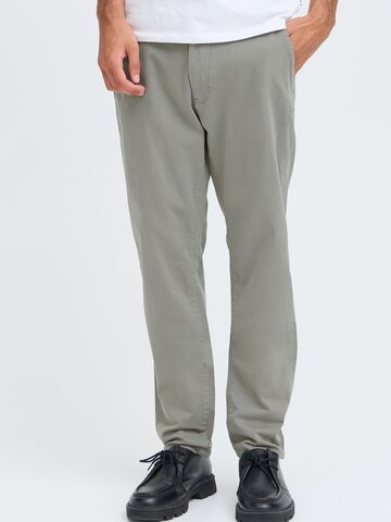 Coupe slim Pantalon chino 'Viggo' Casual Friday en gris