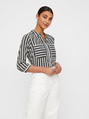 VERO MODA Blouse 'Erika' in Grijs: voorkant