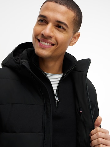 TOMMY HILFIGER Tussenjas in Zwart
