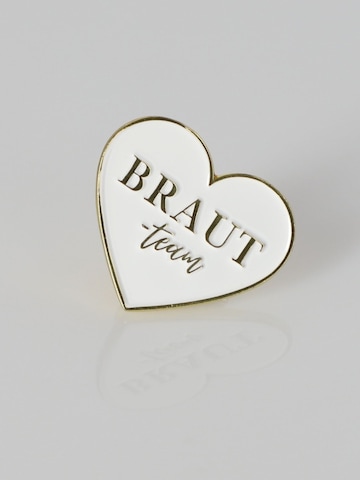 ANNIS WIESBADEN EST. 2021 Brooch 'Ansteck-Pin "Brautteam" in Herzform, gold / weiß' in White: front
