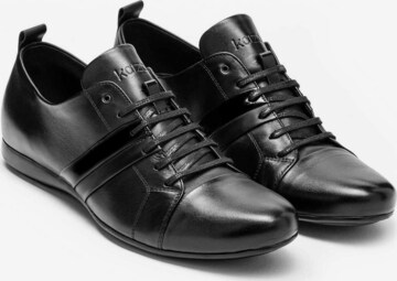 Pantofi cu șireturi sport de la Kazar pe negru