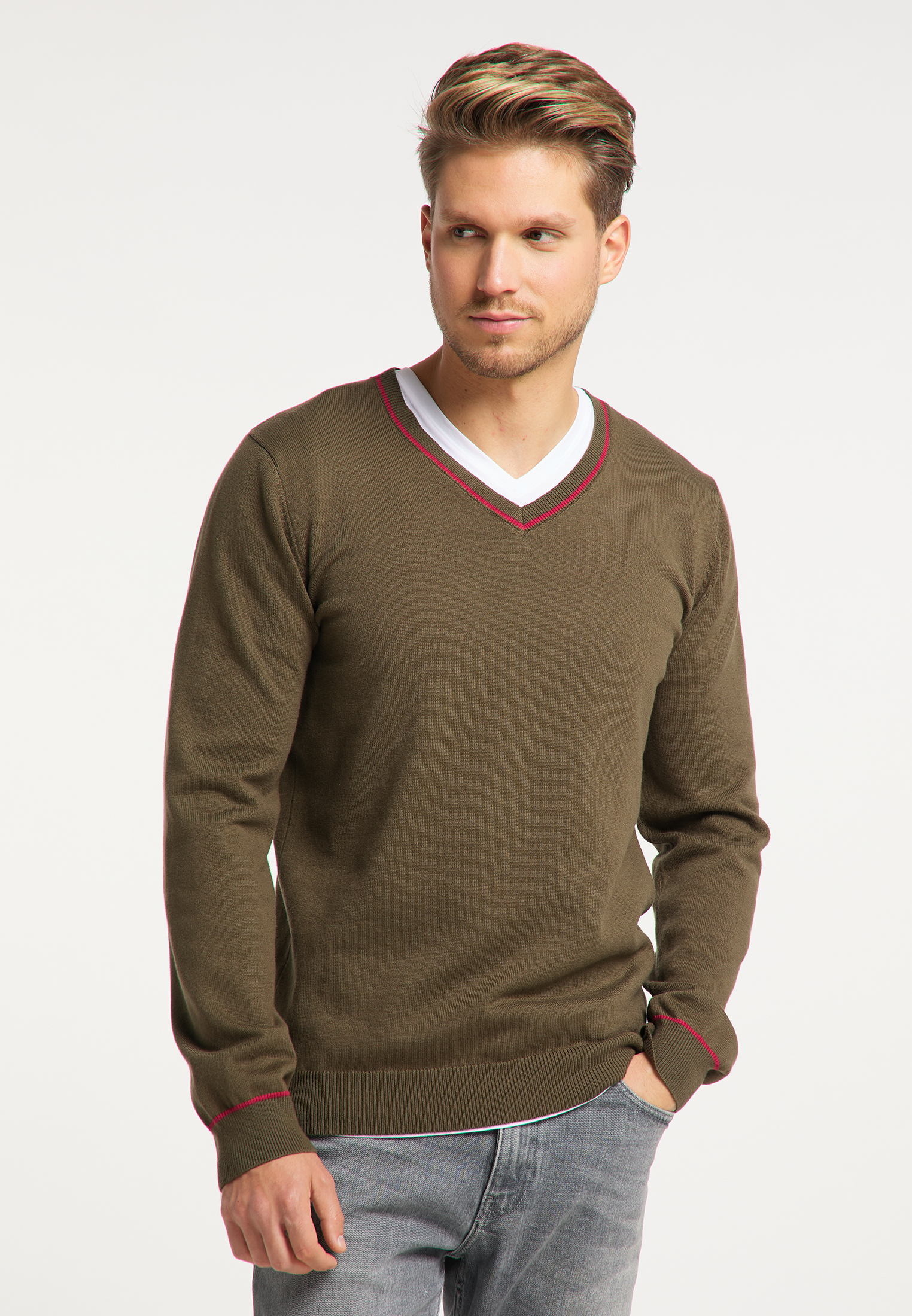 Swetry & kardigany nGXFf MO Sweter w kolorze Brązowym 