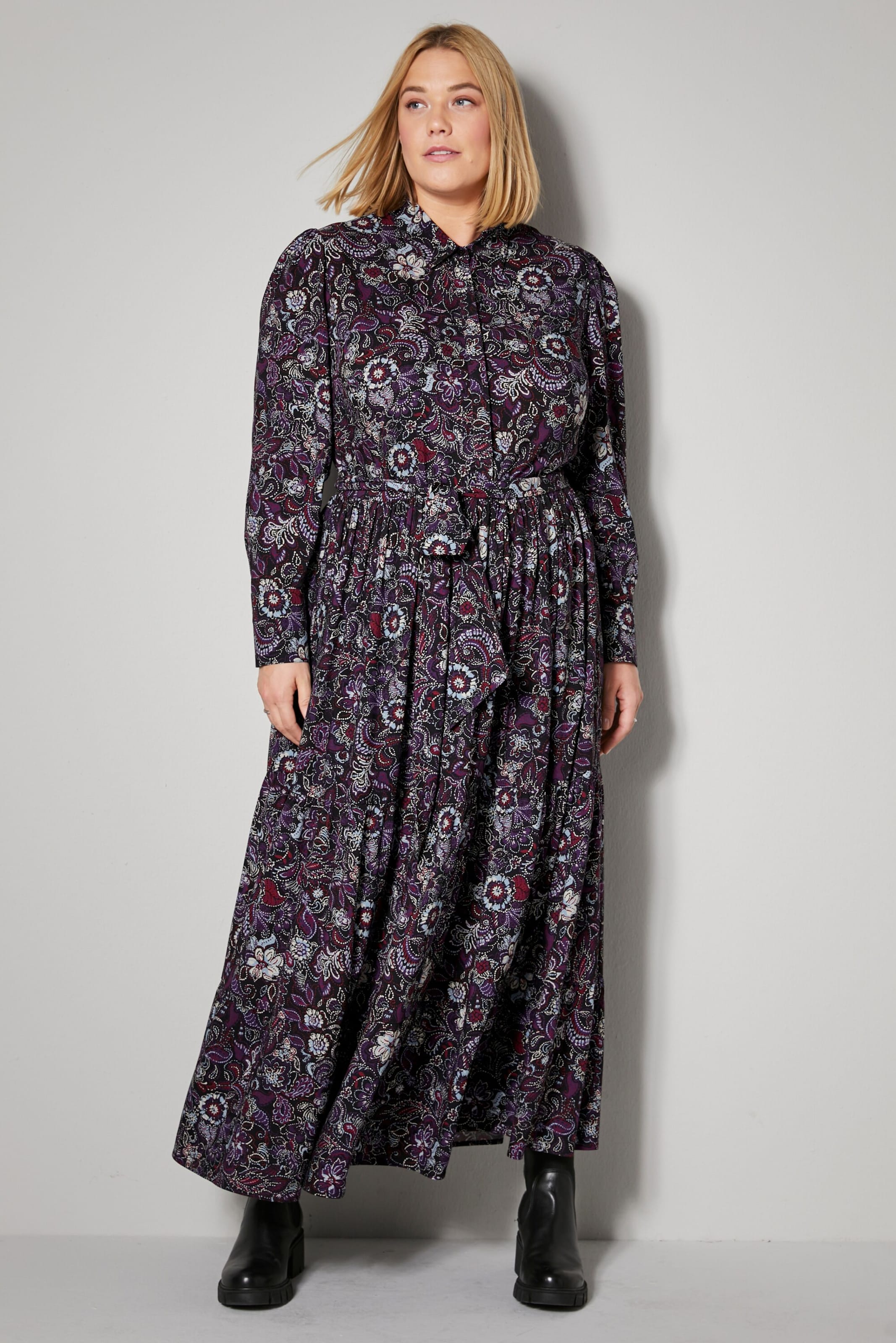 Sara lindholm kleding hotsell